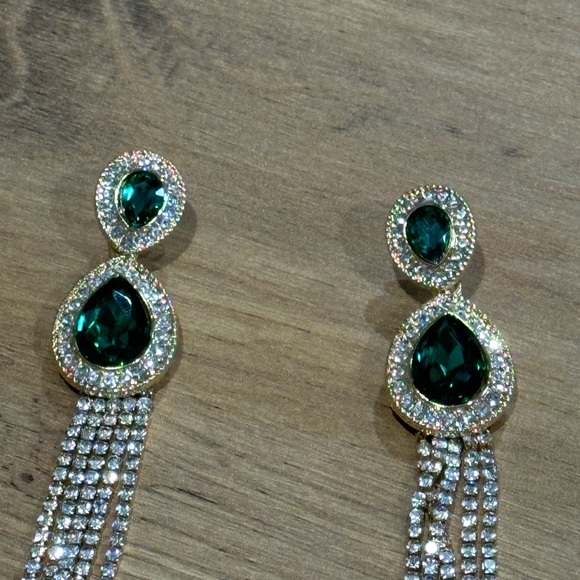 Fashion nova no strings attached faux emerald gold earrings dramatic long - Picture 5 of 8